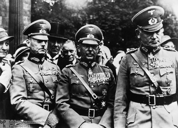 Generale der Reichswehr anläßlich einer Truppenparade in Berlin (1. Juni 1934)